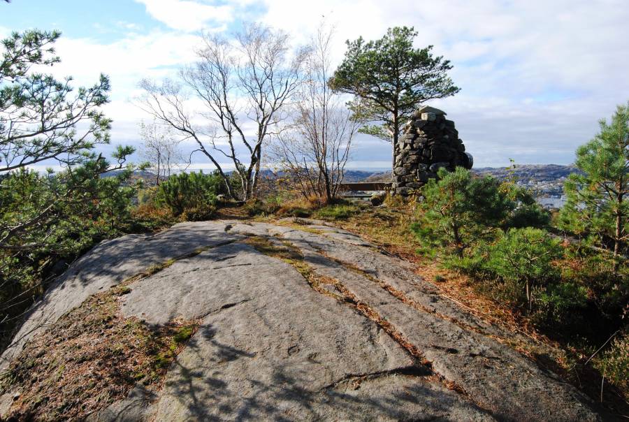 Kongestolen, Årstadfjelltoppen